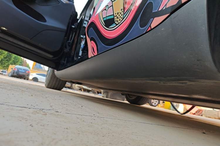 Used Tesla Model Y 2021 Standard Range Rear-Wheel Drive Version Left Side Sill