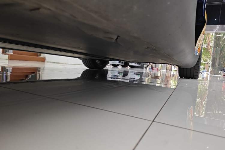 Used Tesla Model Y 2021 Long-Range All-Wheel-Drive Version Left Side Sill