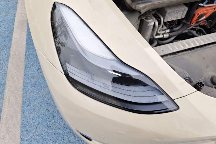 Used Tesla Model Y 2021 Standard Range Rear-Wheel Drive Version Right Front Headlight