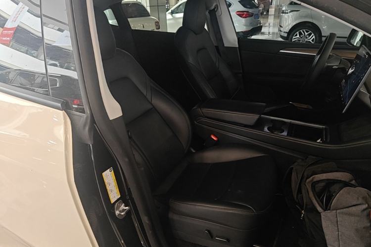 Used Tesla Model Y 2021 Standard Range Rear-Wheel Drive Version Right Front Seat