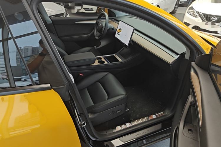 Used Tesla Model Y 2021 Long-Range All-Wheel-Drive Version Right Front Seat