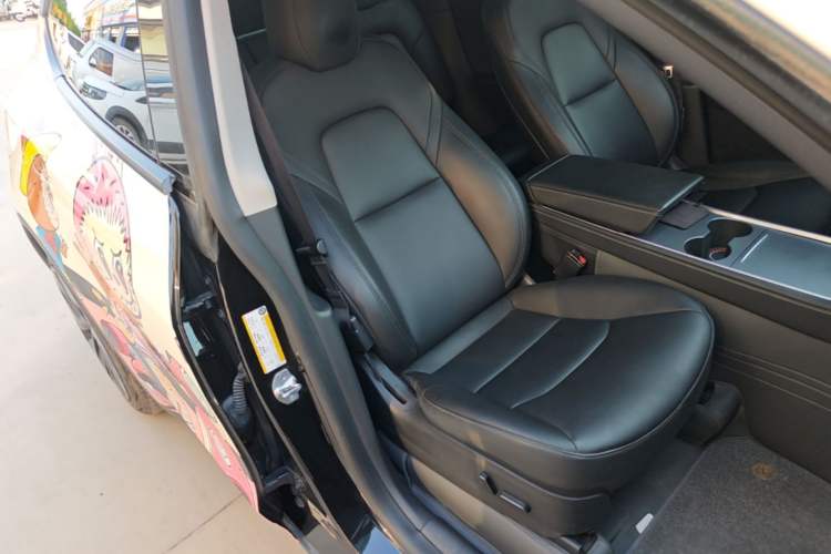 Used Tesla Model Y 2021 Standard Range Rear-Wheel Drive Version Right Front Seat