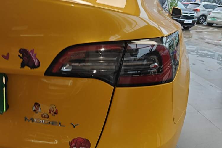 Used Tesla Model Y 2021 Long-Range All-Wheel-Drive Version Right Rear Taillight