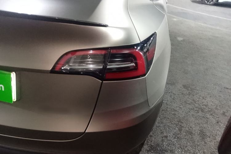 Used Tesla Model Y 2021 Standard Range Rear-Wheel Drive Version Right Rear Taillight