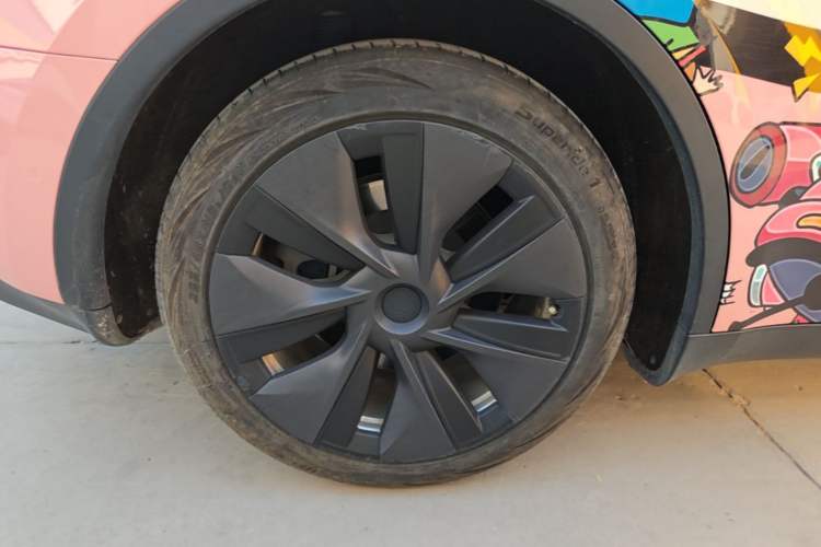 Used Tesla Model Y 2021 Standard Range Rear-Wheel Drive Version Right Rear Wheel Hub