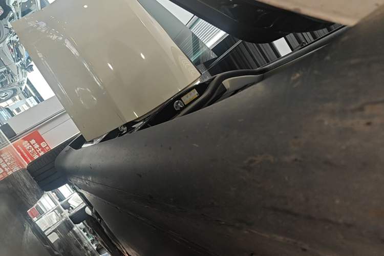 Used Tesla Model Y 2021 Standard Range Rear-Wheel Drive Version Right Side Sill