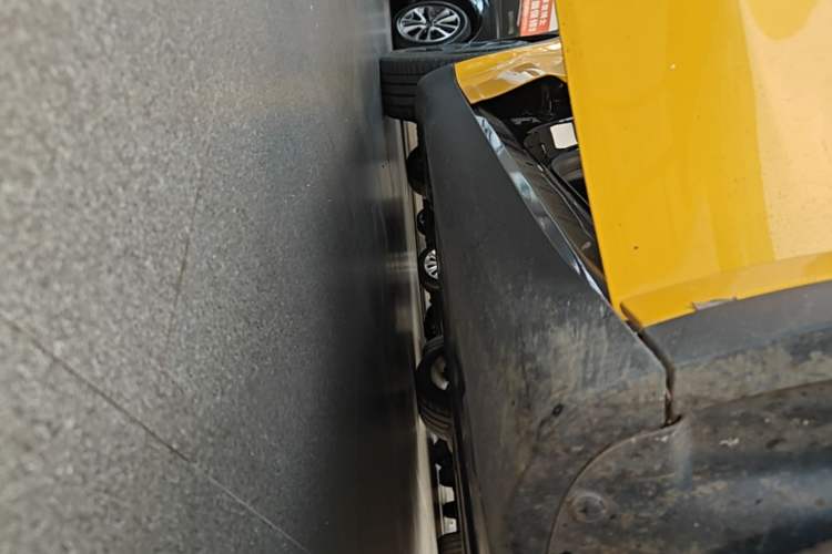Used Tesla Model Y 2021 Long-Range All-Wheel-Drive Version Right Side Sill
