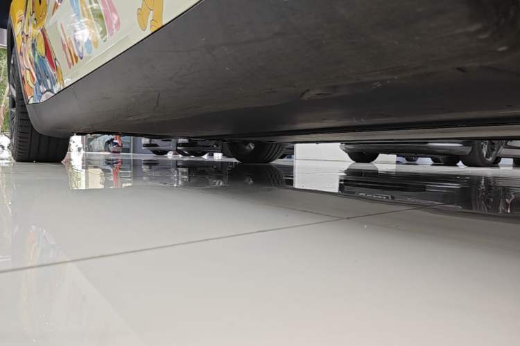 Used Tesla Model Y 2021 Long-Range All-Wheel-Drive Version Right Side Sill