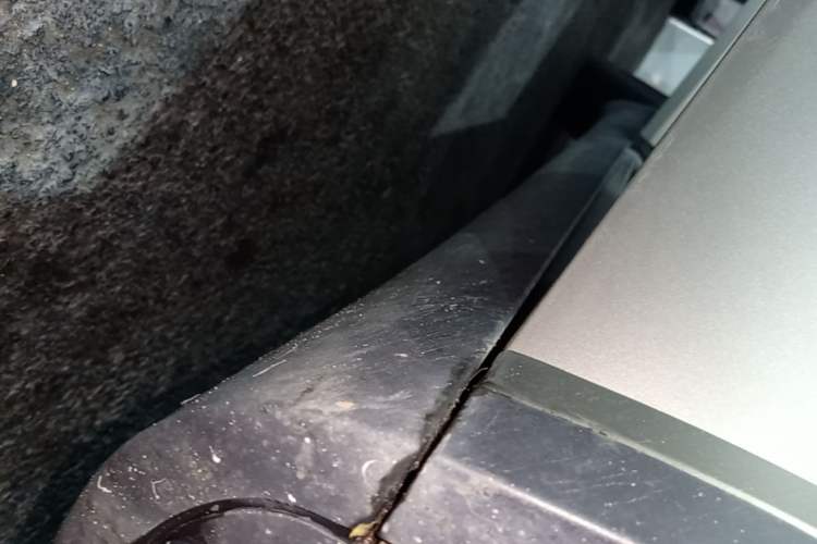 Used Tesla Model Y 2021 Standard Range Rear-Wheel Drive Version Right Side Sill