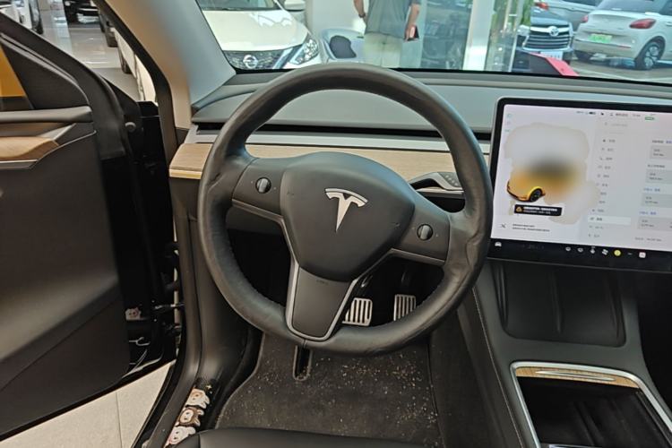Used Tesla Model Y 2021 Long-Range All-Wheel-Drive Version Steering Wheel