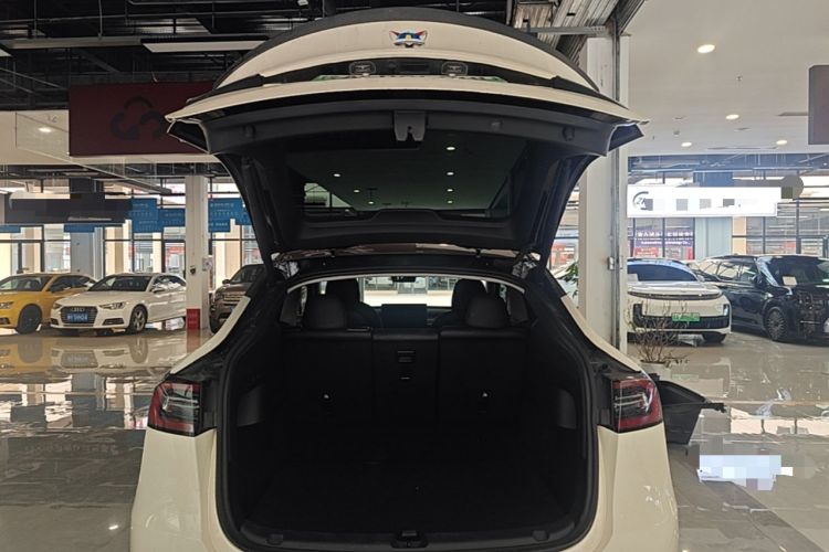 Used Tesla Model Y 2021 Standard Range Rear-Wheel Drive Version Trunk