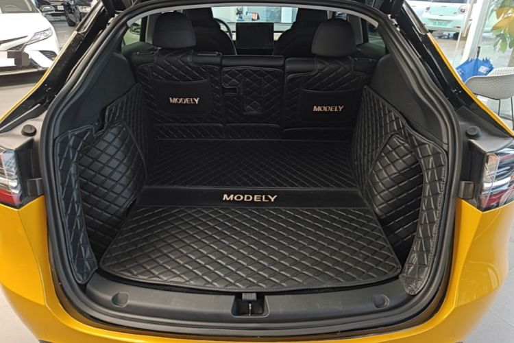 Used Tesla Model Y 2021 Long-Range All-Wheel-Drive Version Trunk