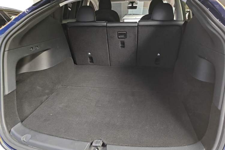 Used Tesla Model Y 2021 Long-Range All-Wheel-Drive Version Trunk