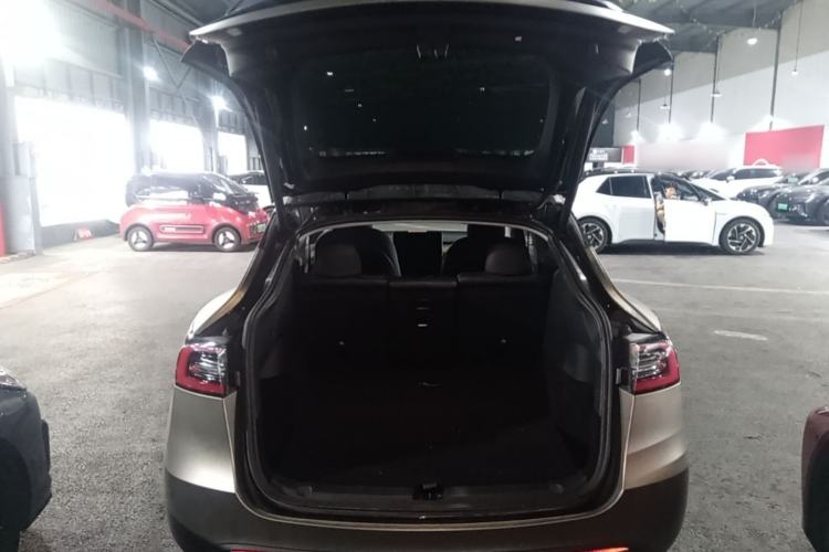 Used Tesla Model Y 2021 Standard Range Rear-Wheel Drive Version Trunk
