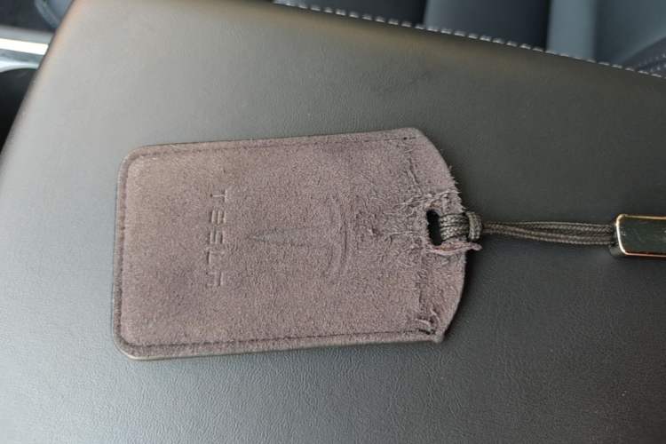 Used Tesla Model Y 2021 Standard Range Rear-Wheel Drive Version Vehicle Key
