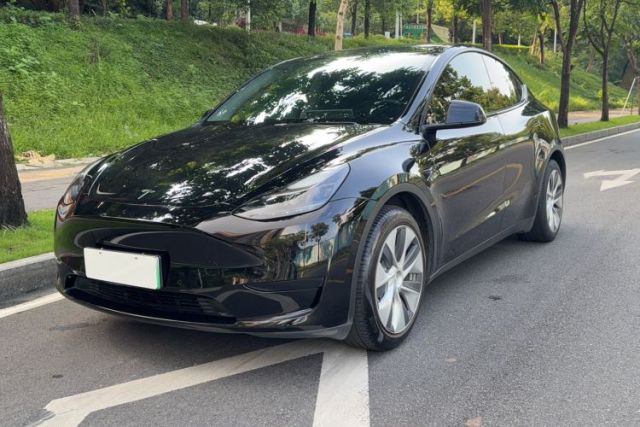 Ojetý Tesla Model Y 2022 Rear-Wheel-Drive Version