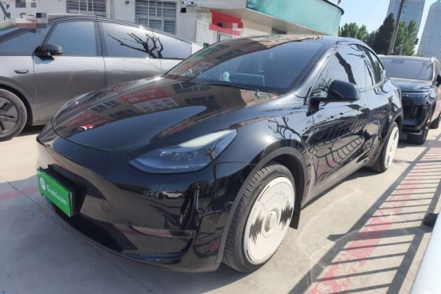Used Tesla Model Y 2022 Long-Range All-Wheel-Drive Version