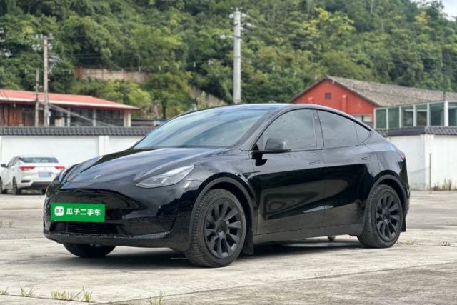 Ojetý Tesla Model Y 2022 Rear-Wheel-Drive Version