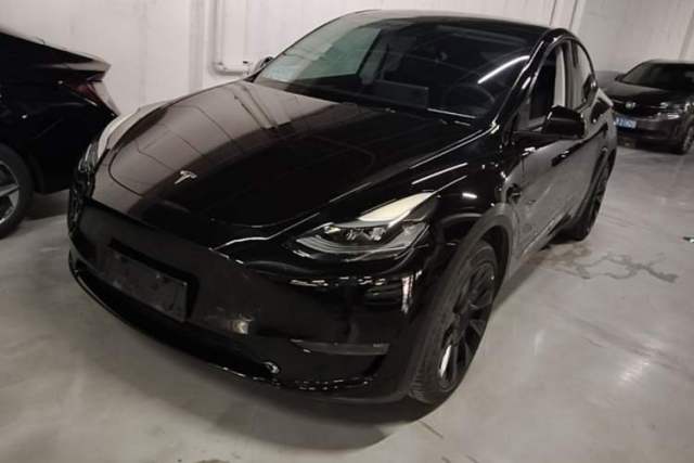 Used Tesla Model Y 2023 Long-Range All-Wheel-Drive Version