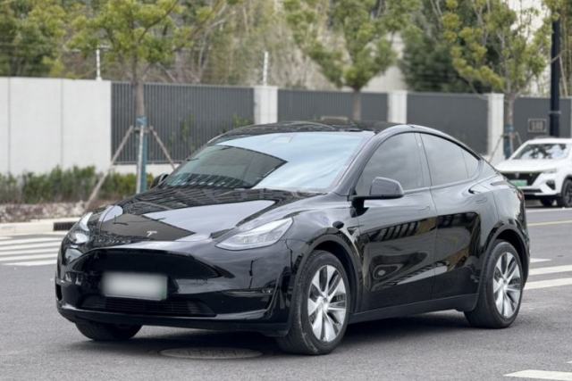 Used Tesla Model Y 2022 Long-Range All-Wheel-Drive Version