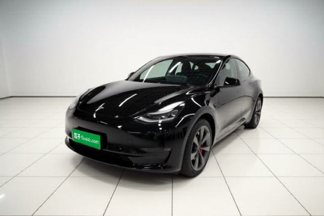 Tesla Model Y 2022 Rear-Wheel-Drive Version مستعملة