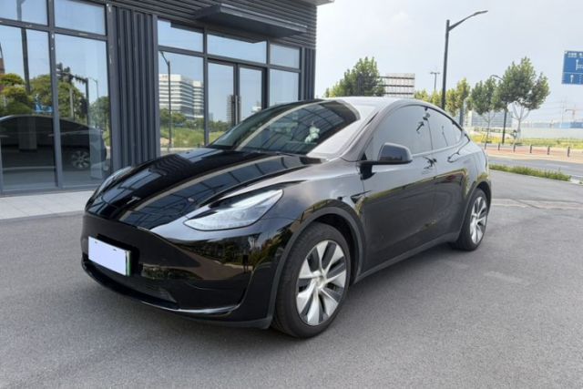 Ojetý Tesla Model Y 2022 Revised Version Rear-Wheel Drive