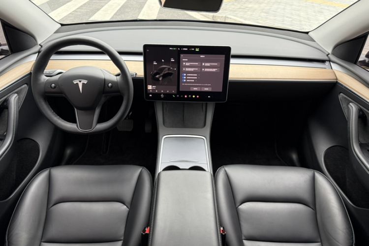 Used Tesla Model Y 2022 Long-Range All-Wheel-Drive Version Audio And AC Panel