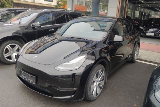 Used Tesla Model Y 2022 Long-Range All-Wheel-Drive Version