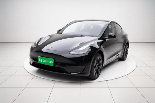 Ojetý Tesla Model Y 2022 Rear-Wheel-Drive Version