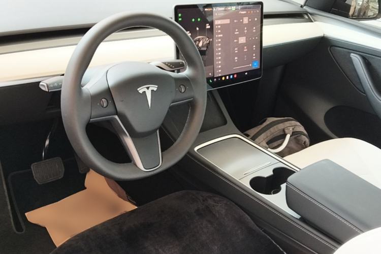 Used Tesla Model Y 2022 Revised Version Long-Range All-Wheel Drive Center Console