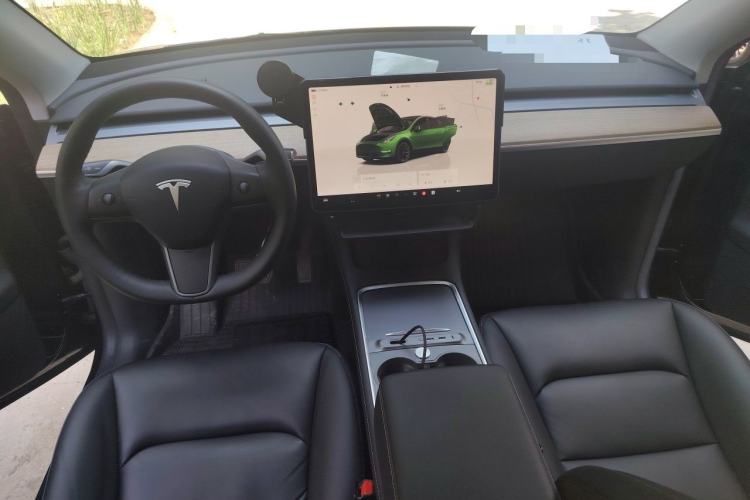 Used Tesla Model Y 2022 Rear-Wheel-Drive Version Center Console