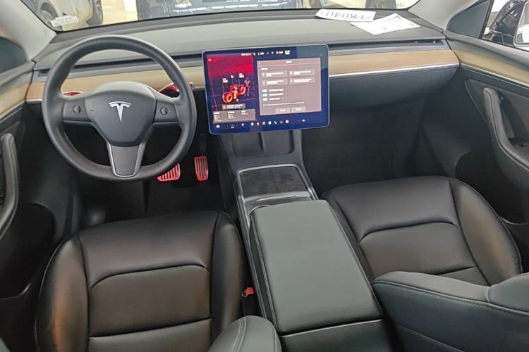 Used Tesla Model Y 2022 Long-Range All-Wheel-Drive Version Center Console