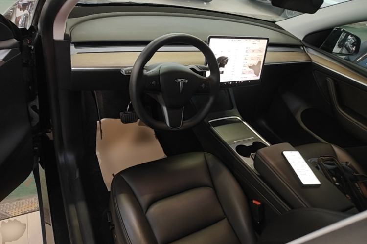 Used Tesla Model Y 2022 Rear-Wheel-Drive Version Center Console