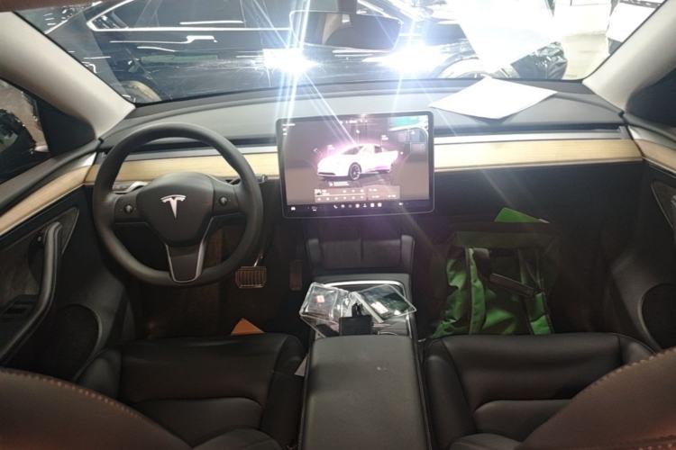 Used Tesla Model Y 2022 Revised Version Long-Range All-Wheel Drive Center Console