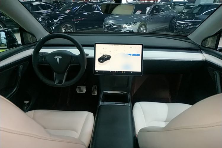Used Tesla Model Y 2022 Long-Range All-Wheel-Drive Version Center Console