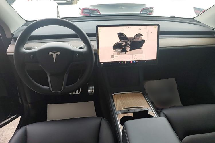 Used Tesla Model Y 2022 Long-Range All-Wheel-Drive Version Center Console