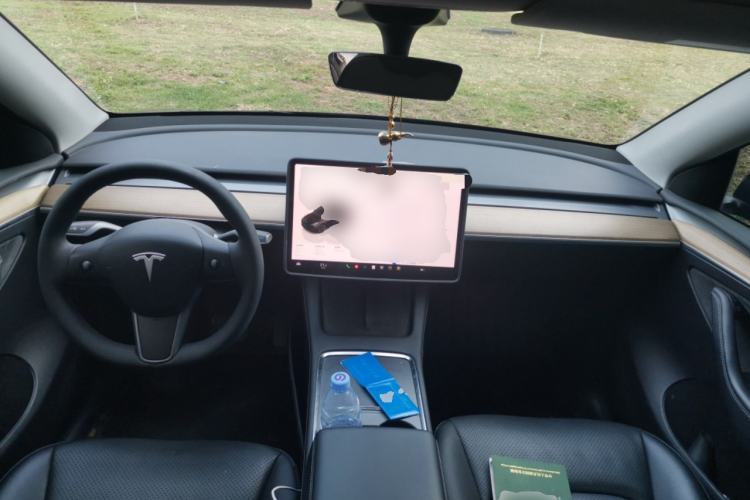 Used Tesla Model Y 2022 Rear-Wheel-Drive Version Center Console