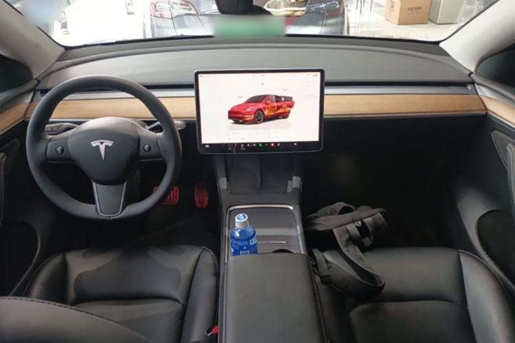 Used Tesla Model Y 2022 Long-Range All-Wheel-Drive Version Center Console