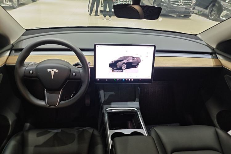 Used Tesla Model Y 2022 Rear-Wheel-Drive Version Center Console