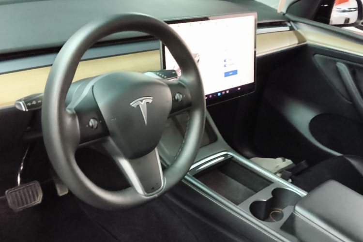 Used Tesla Model Y 2022 Rear-Wheel-Drive Version Center Console