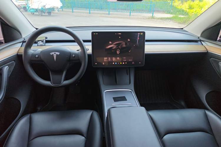 Used Tesla Model Y 2022 Revised Version Long-Range All-Wheel Drive Center Console
