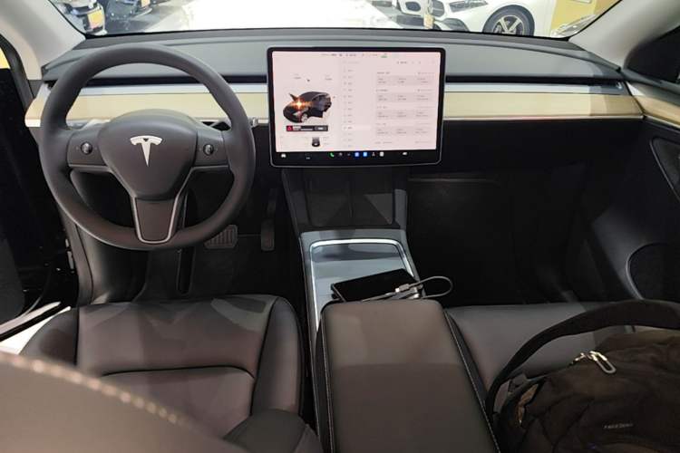 Used Tesla Model Y 2022 Revised Version Rear-Wheel Drive Center Console