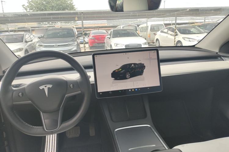 Used Tesla Model Y 2022 Long-Range All-Wheel-Drive Version Center Console