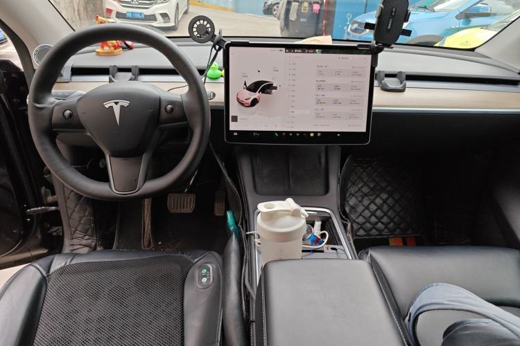 Used Tesla Model Y 2022 Rear-Wheel-Drive Version Center Console