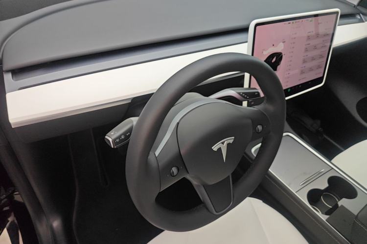 Used Tesla Model Y 2022 Revised Version Rear-Wheel Drive Center Console