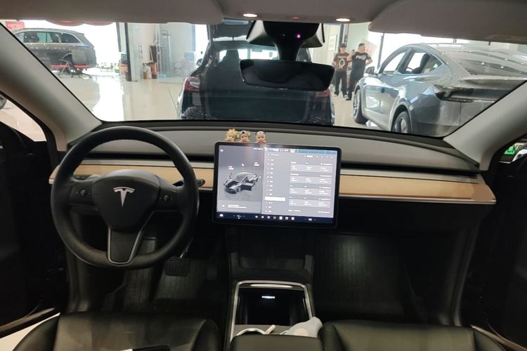 Used Tesla Model Y 2022 Rear-Wheel-Drive Version Center Console