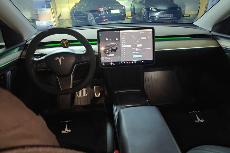 Used Tesla Model Y 2022 Revised Version Rear-Wheel Drive Center Console