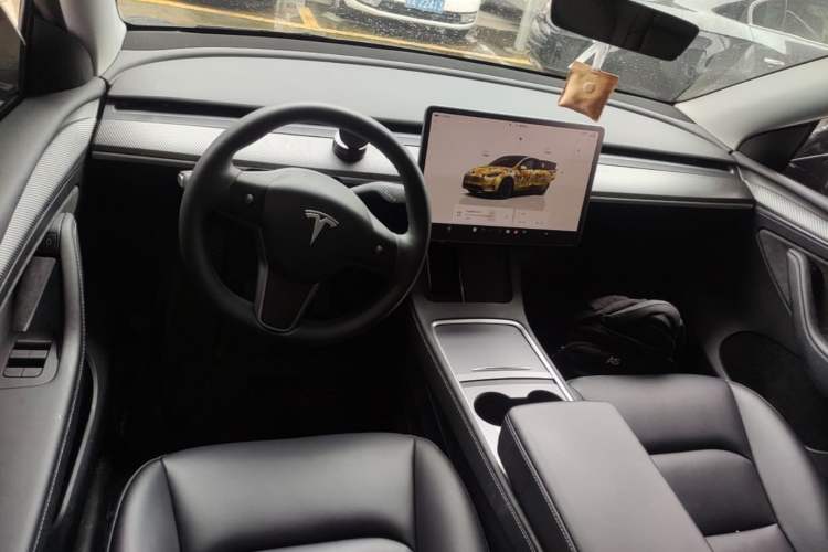 Used Tesla Model Y 2022 Rear-Wheel-Drive Version Center Console