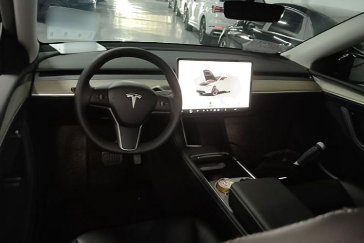 Used Tesla Model Y 2022 Revised Version Long-Range All-Wheel Drive Center Console