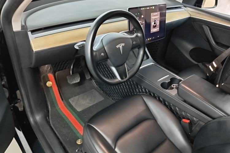 Used Tesla Model Y 2022 Revised Version Long-Range All-Wheel Drive Center Console